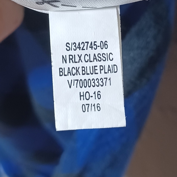 Old Navy Women’s Plaid Flannel Shirt Large Blue Black Classic Fit Soft Cotton - Picture 8 of 10